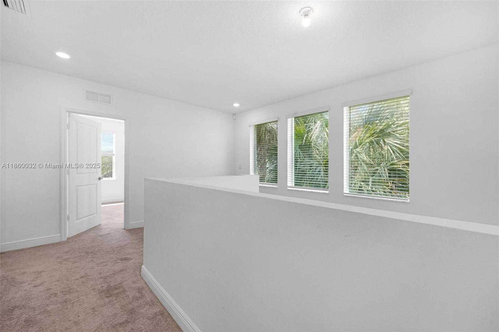 Small Image of 4317 LAGO DR, Deerfield Beach Number 21