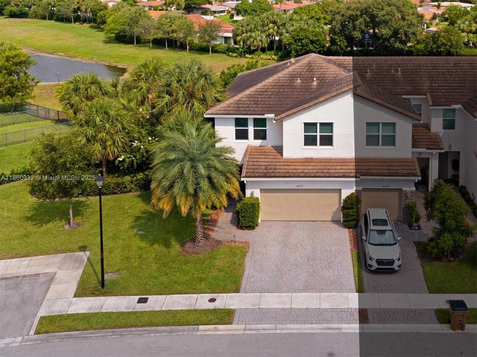 Small Image of 4317 LAGO DR, Deerfield Beach Number 32
