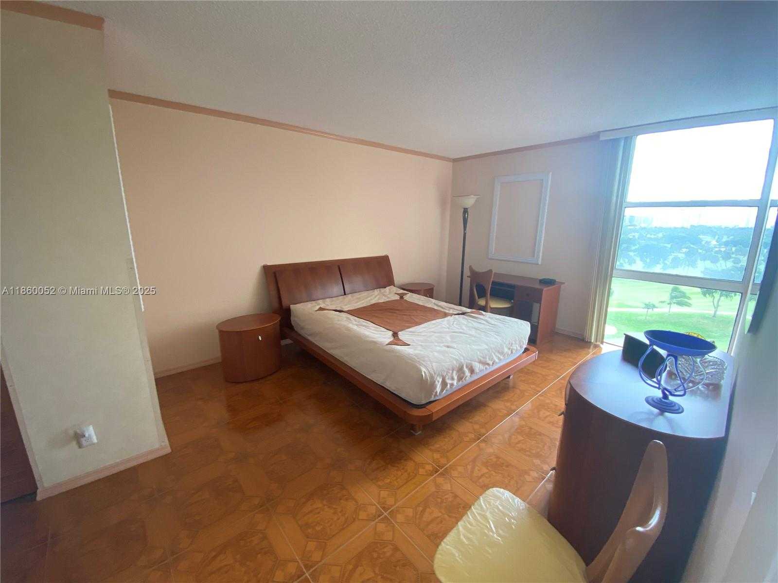 Small Image of 20379 E Country Club Dr, Aventura, FL 33180, USA Number 10