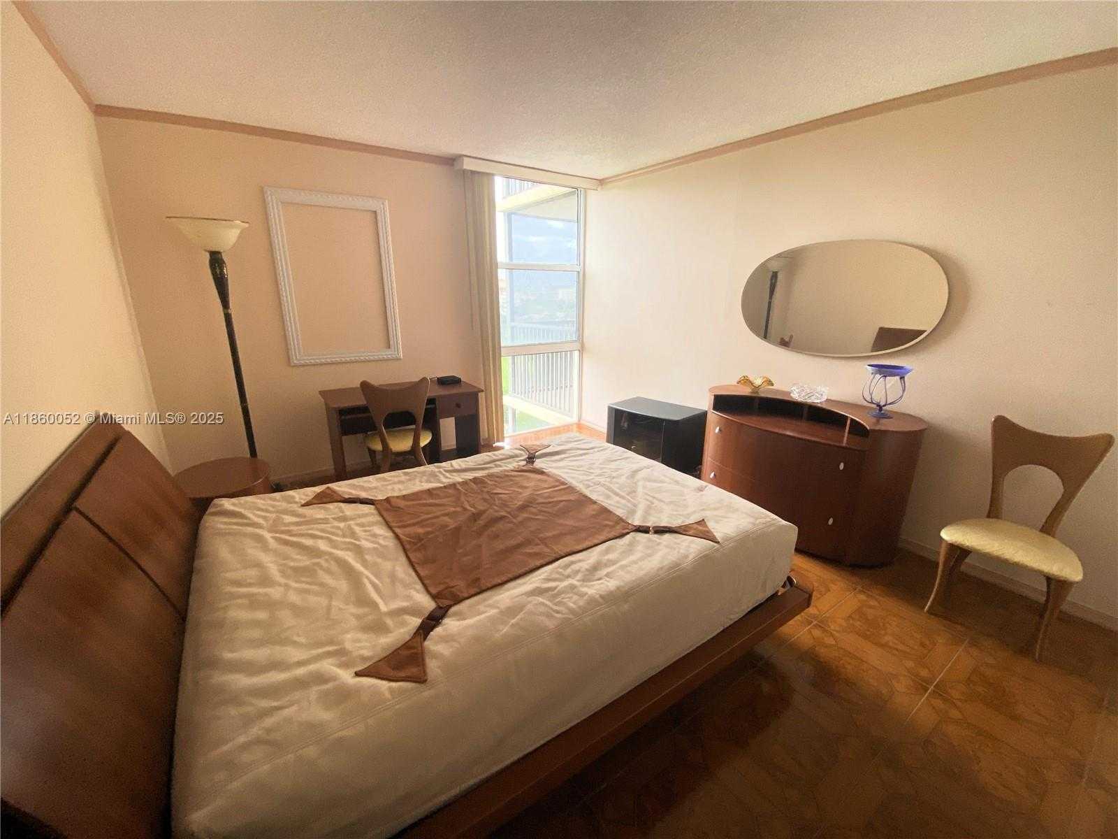 Small Image of 20379 E Country Club Dr, Aventura, FL 33180, USA Number 11