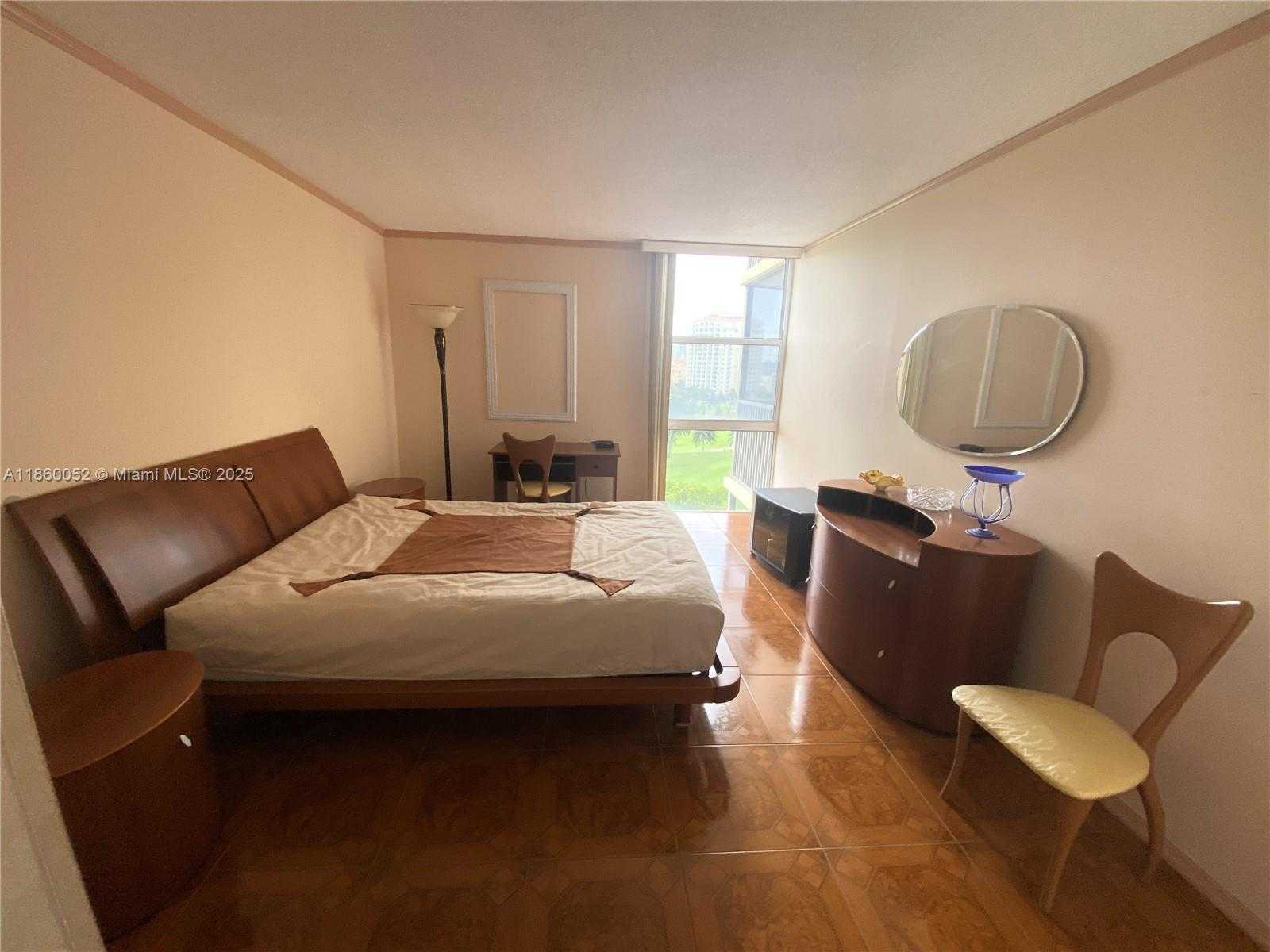 Small Image of 20379 E Country Club Dr, Aventura, FL 33180, USA Number 12