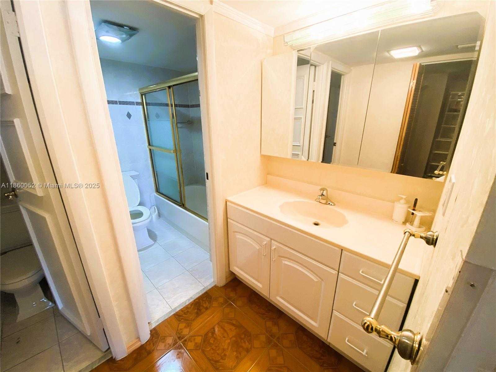 Small Image of 20379 E Country Club Dr, Aventura, FL 33180, USA Number 13