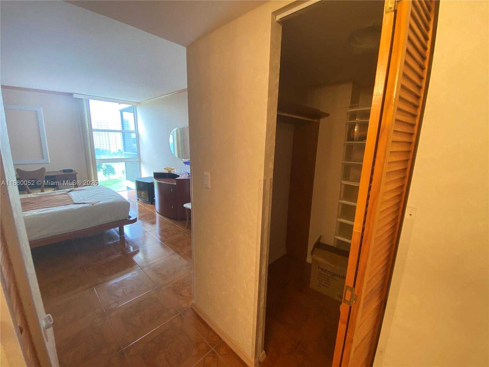 Small Image of 20379 E Country Club Dr, Aventura, FL 33180, USA Number 16