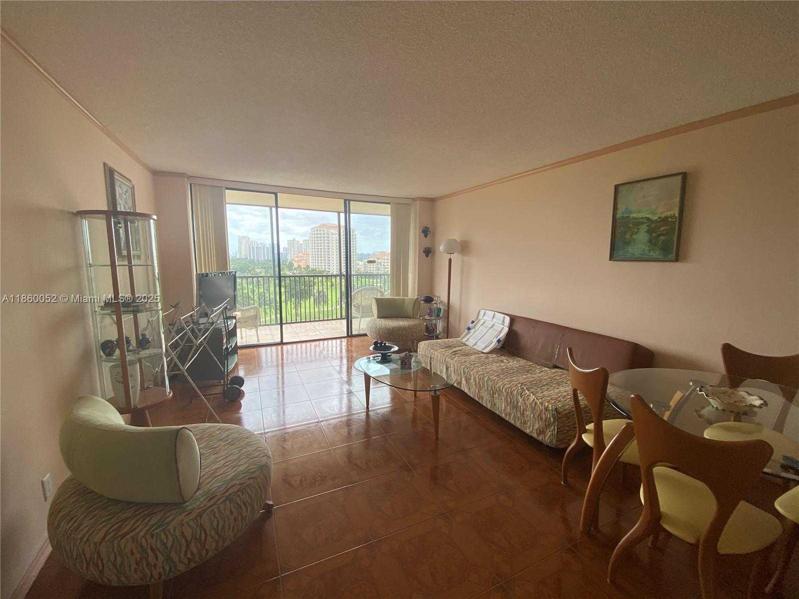 Small Image of 20379 E Country Club Dr, Aventura, FL 33180, USA Number 5