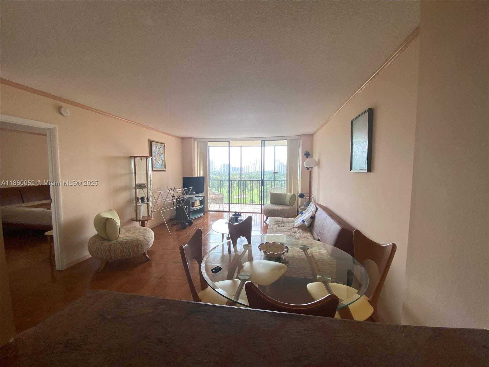 Small Image of 20379 E Country Club Dr, Aventura, FL 33180, USA Number 6