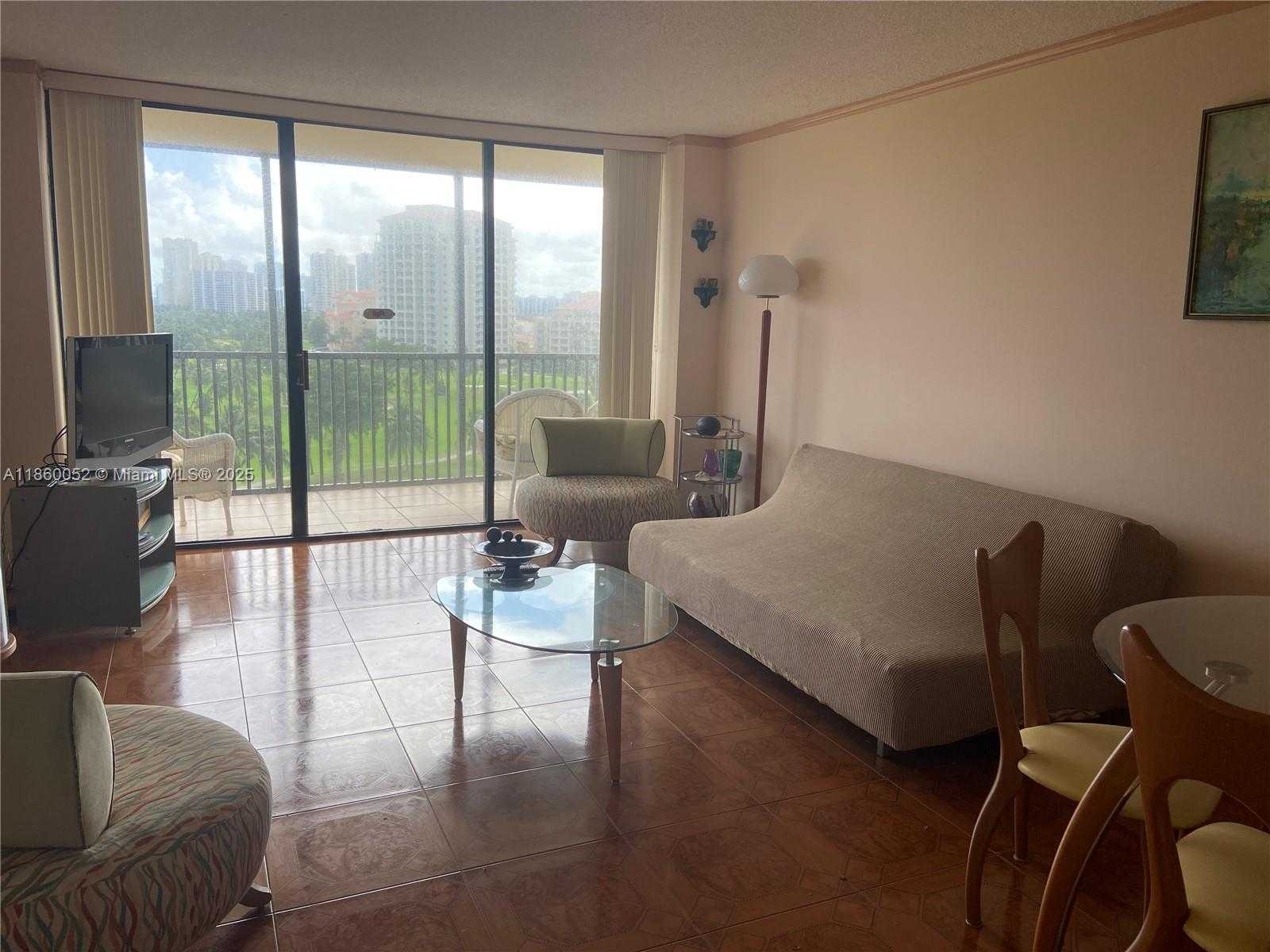 Small Image of 20379 E Country Club Dr, Aventura, FL 33180, USA Number 9