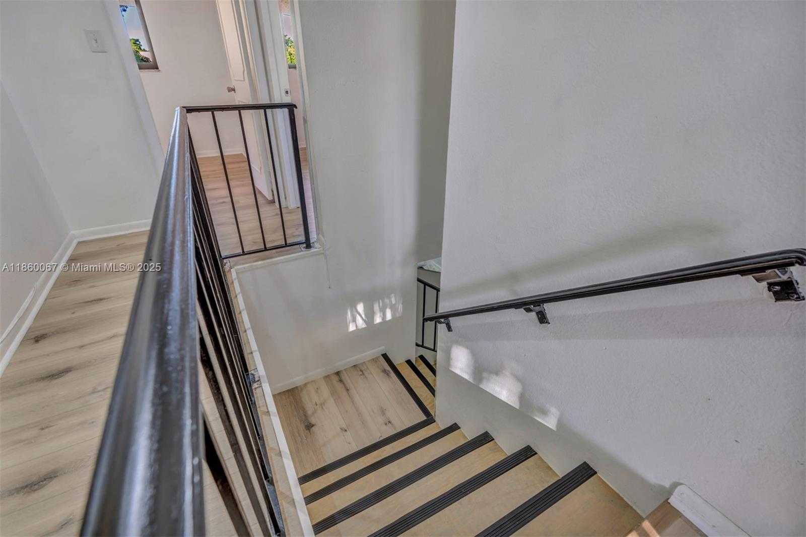 Small Image of 94 PLEASANT HILL LN, Tamarac Number 12