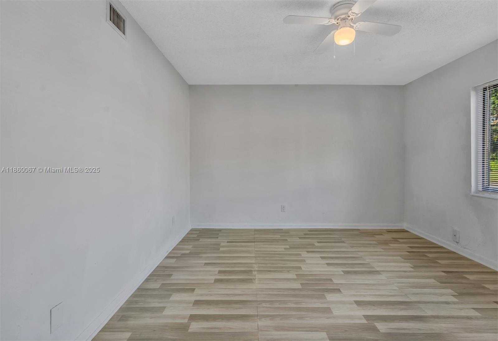 Small Image of 94 PLEASANT HILL LN, Tamarac Number 15