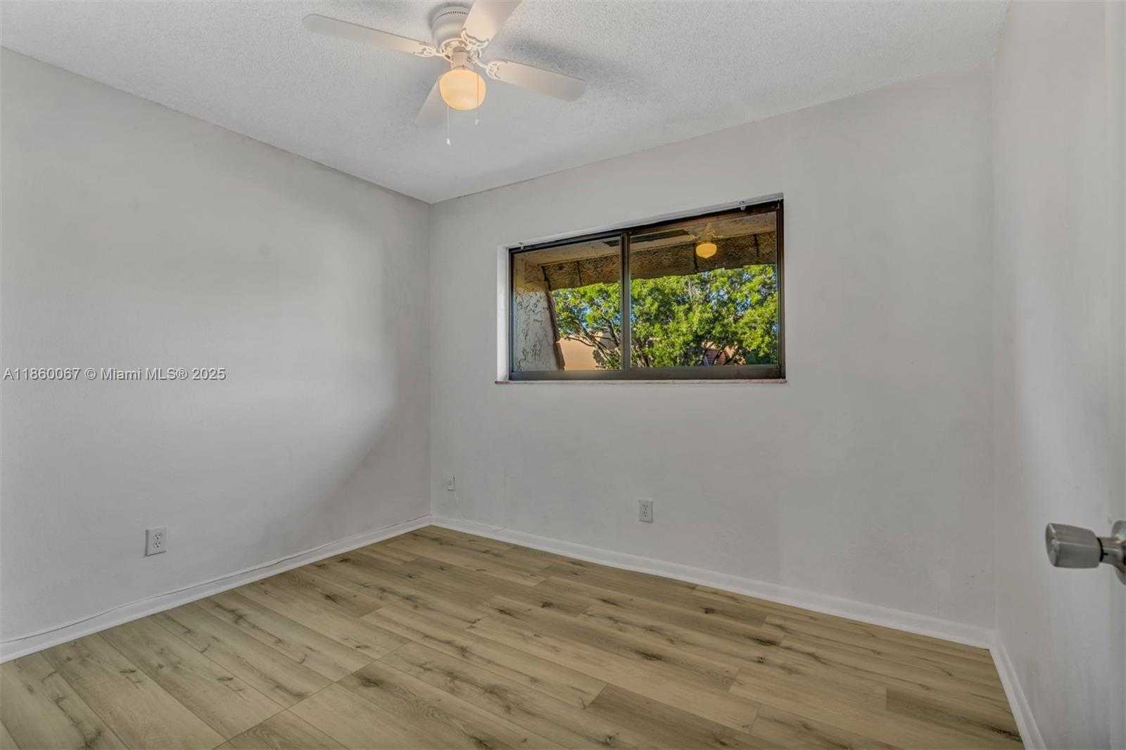 Small Image of 94 PLEASANT HILL LN, Tamarac Number 18