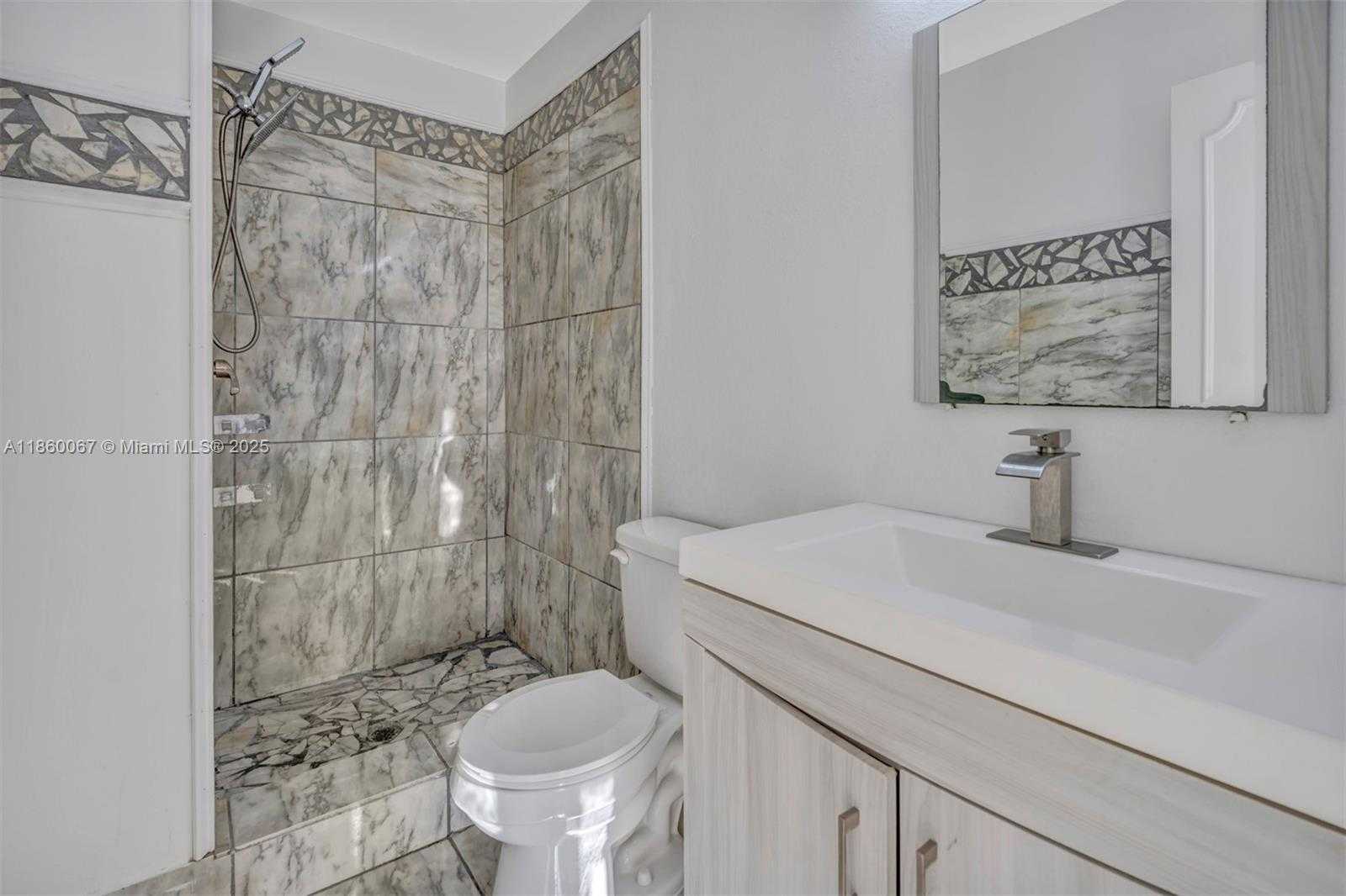 Small Image of 94 PLEASANT HILL LN, Tamarac Number 23