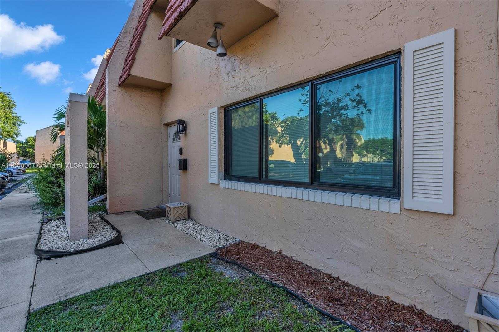 Small Image of 94 PLEASANT HILL LN, Tamarac Number 26