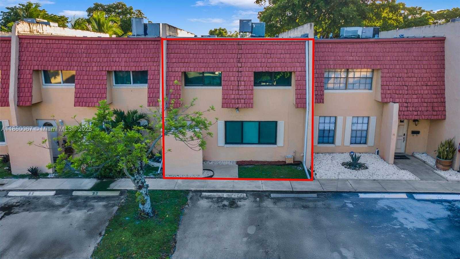 Small Image of 94 PLEASANT HILL LN, Tamarac Number 27