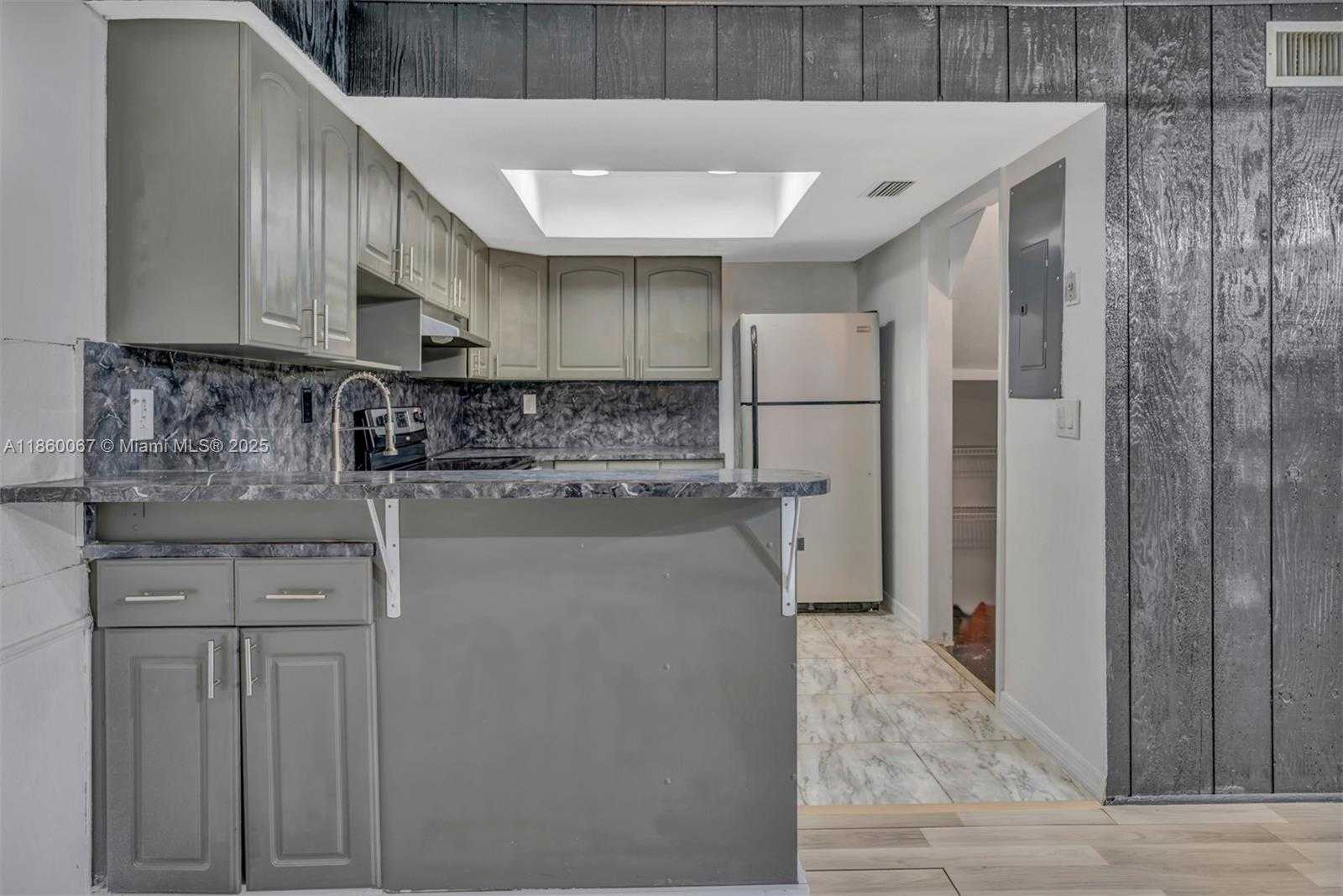 Small Image of 94 PLEASANT HILL LN, Tamarac Number 3