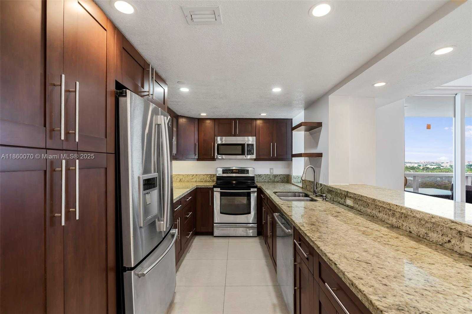 Small Image of 2401 COLLINS AVE #1808, Miami Beach Number 14