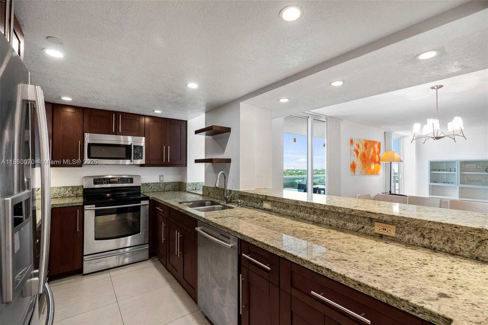 Small Image of 2401 COLLINS AVE #1808, Miami Beach Number 15