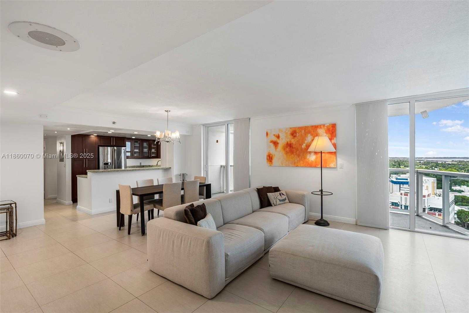 Small Image of 2401 COLLINS AVE #1808, Miami Beach Number 2