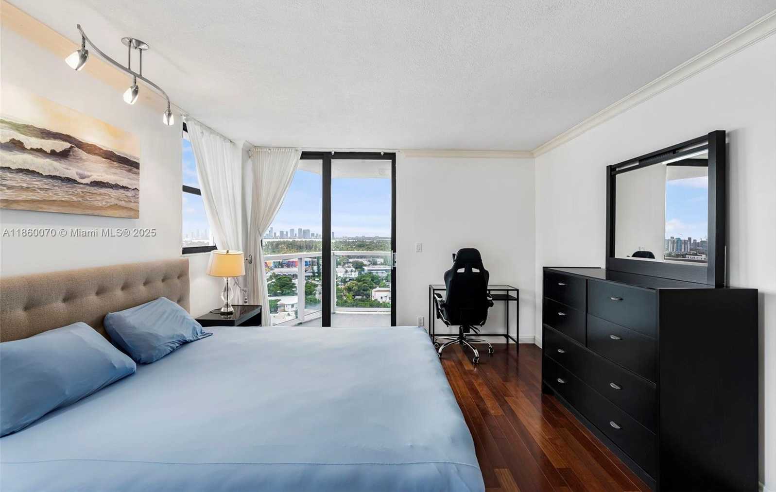 Small Image of 2401 COLLINS AVE #1808, Miami Beach Number 20