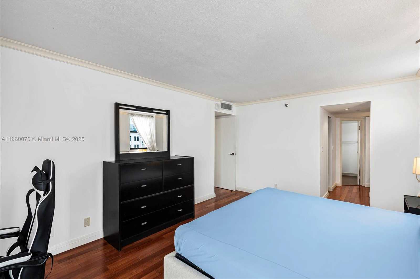 Small Image of 2401 COLLINS AVE #1808, Miami Beach Number 21