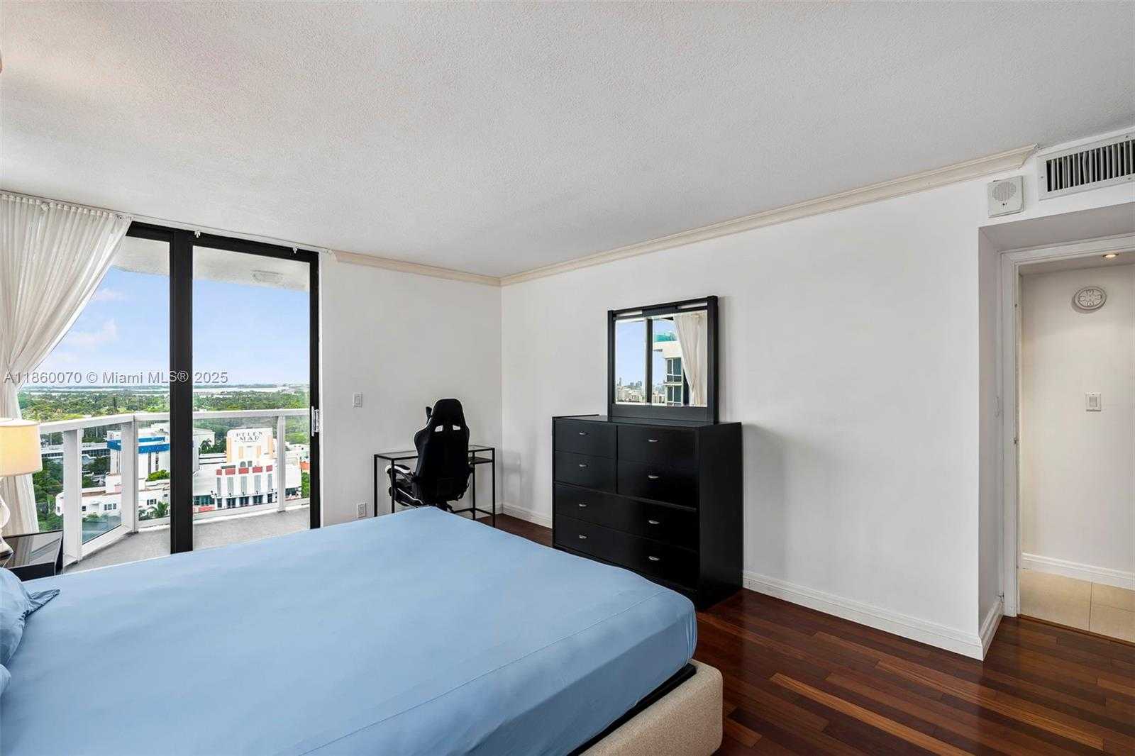 Small Image of 2401 COLLINS AVE #1808, Miami Beach Number 22