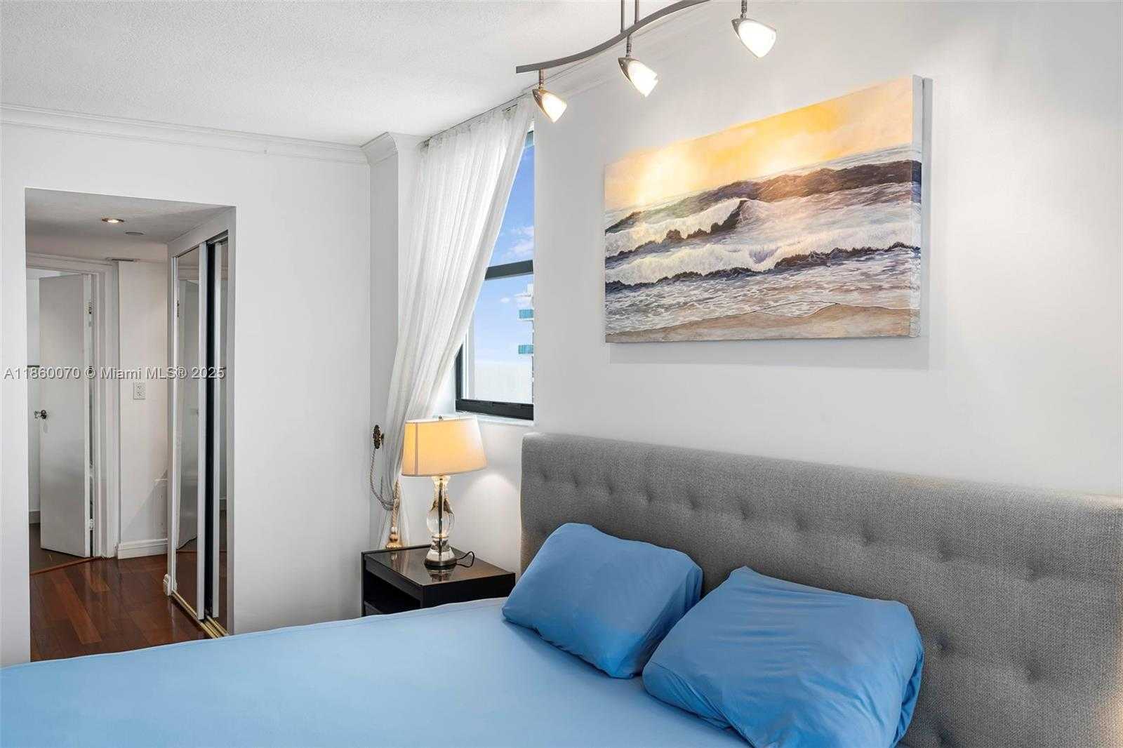 Small Image of 2401 COLLINS AVE #1808, Miami Beach Number 24