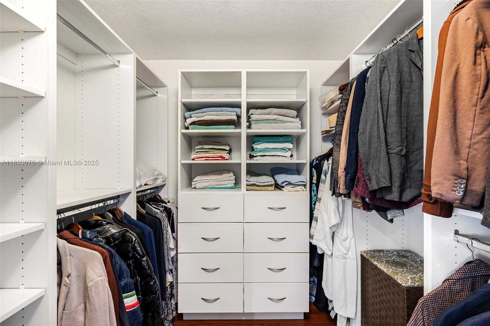 Small Image of 2401 COLLINS AVE #1808, Miami Beach Number 26