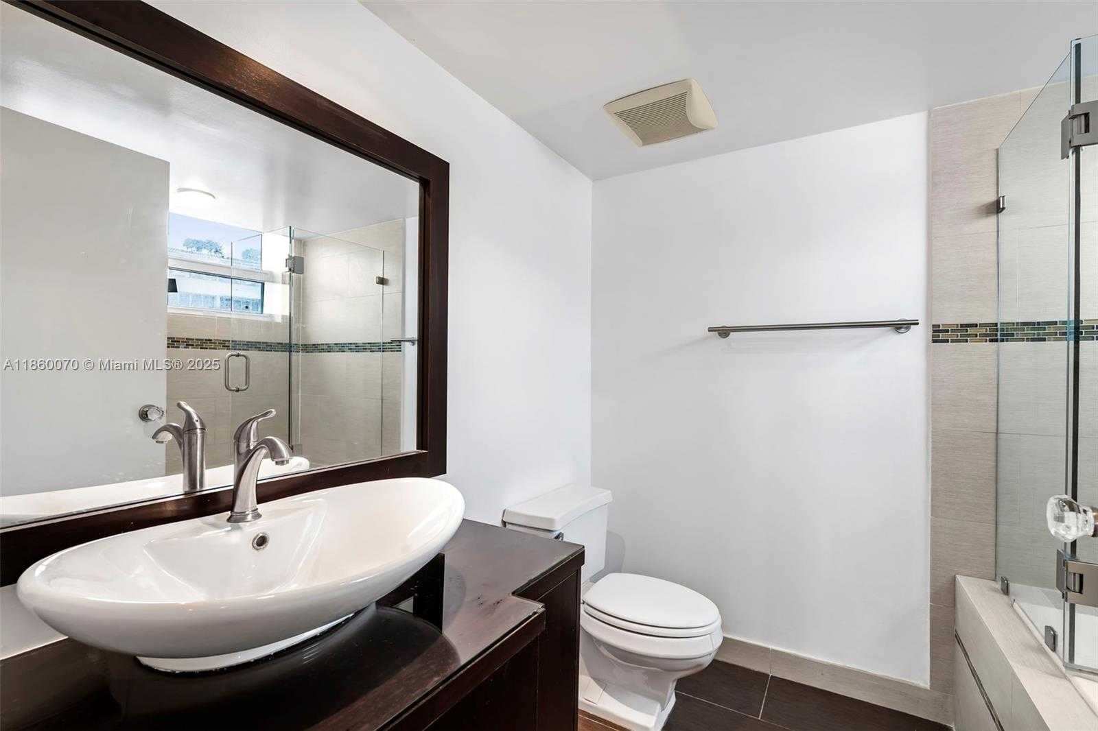 Small Image of 2401 COLLINS AVE #1808, Miami Beach Number 28