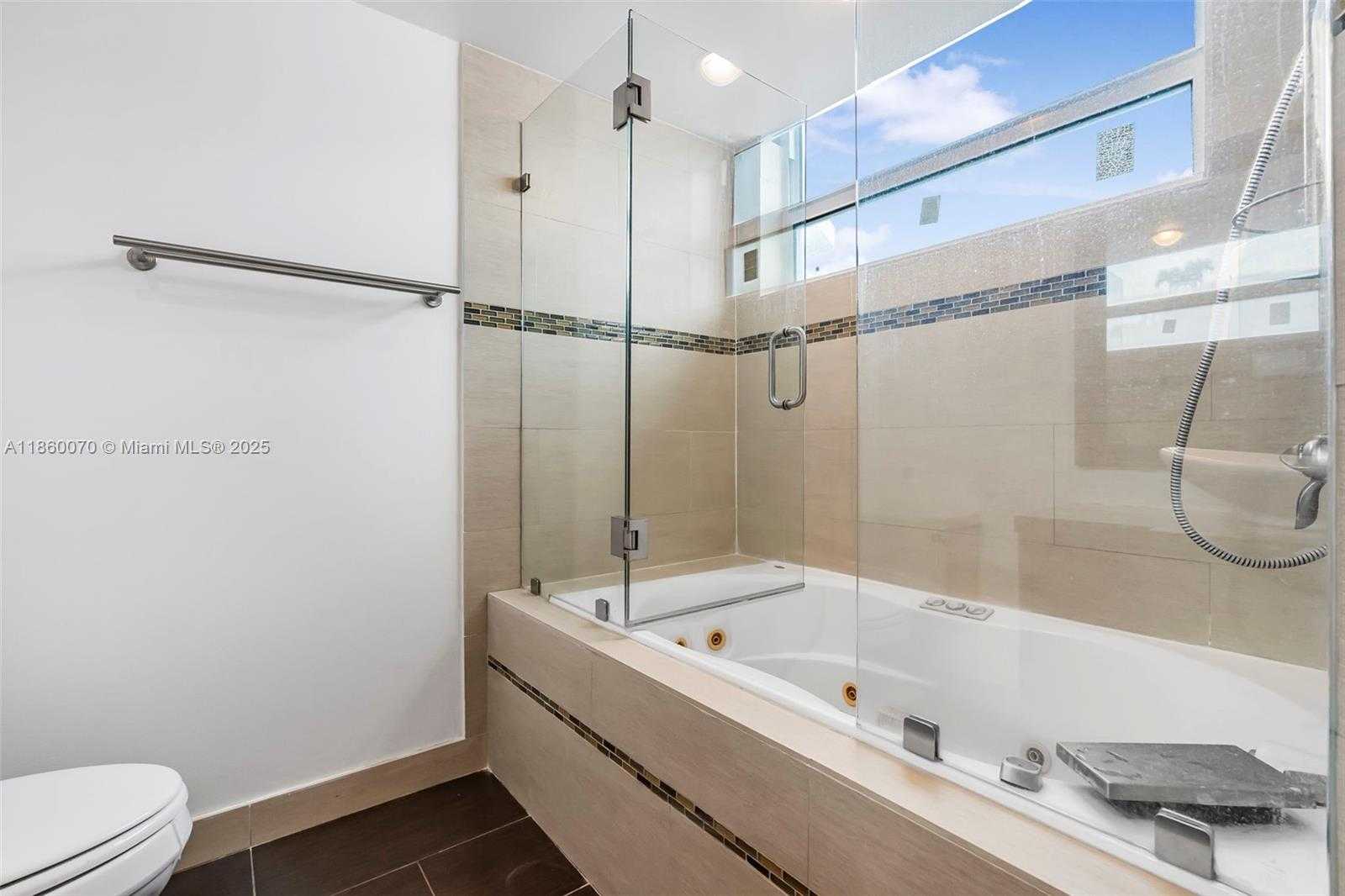 Small Image of 2401 COLLINS AVE #1808, Miami Beach Number 29