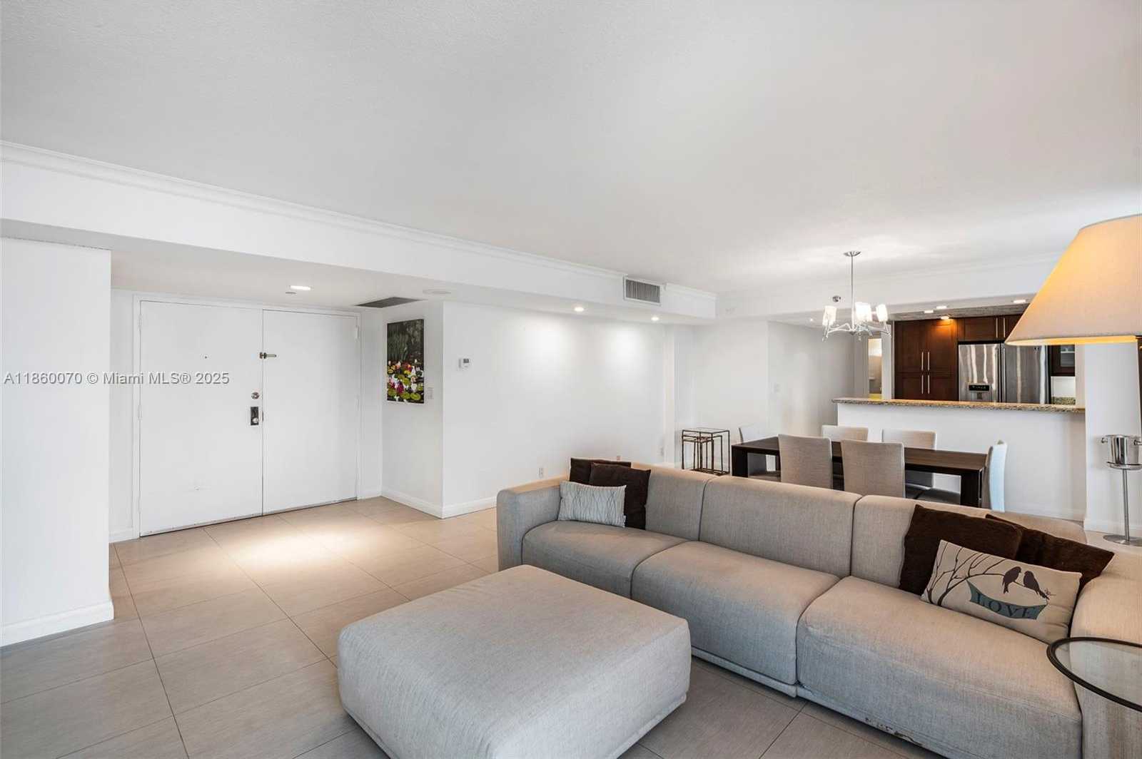 Small Image of 2401 COLLINS AVE #1808, Miami Beach Number 3