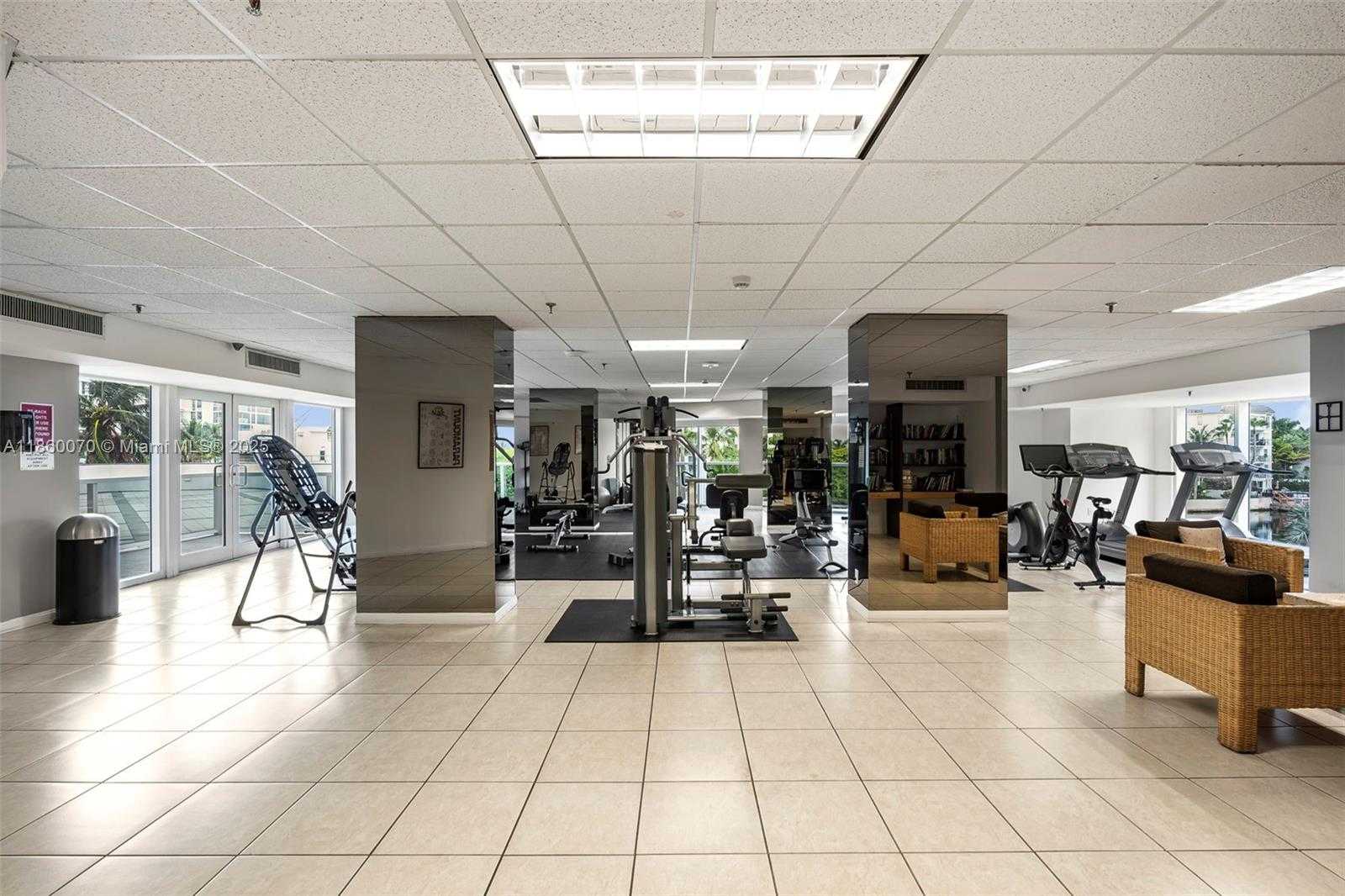 Small Image of 2401 COLLINS AVE #1808, Miami Beach Number 46