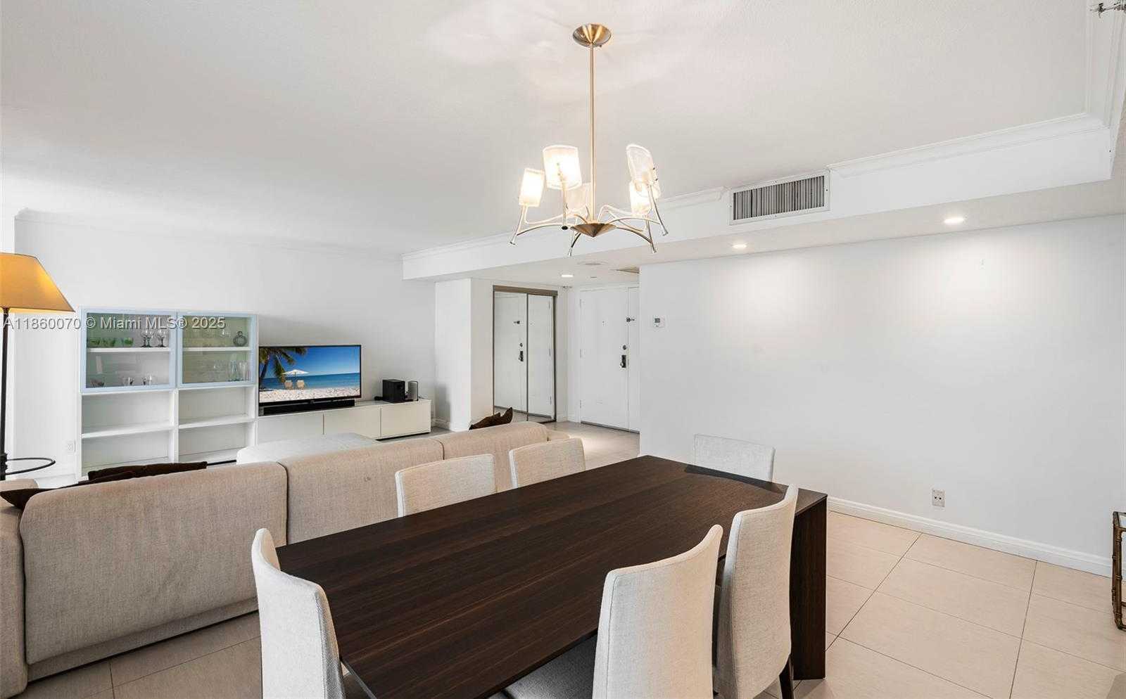 Small Image of 2401 COLLINS AVE #1808, Miami Beach Number 6