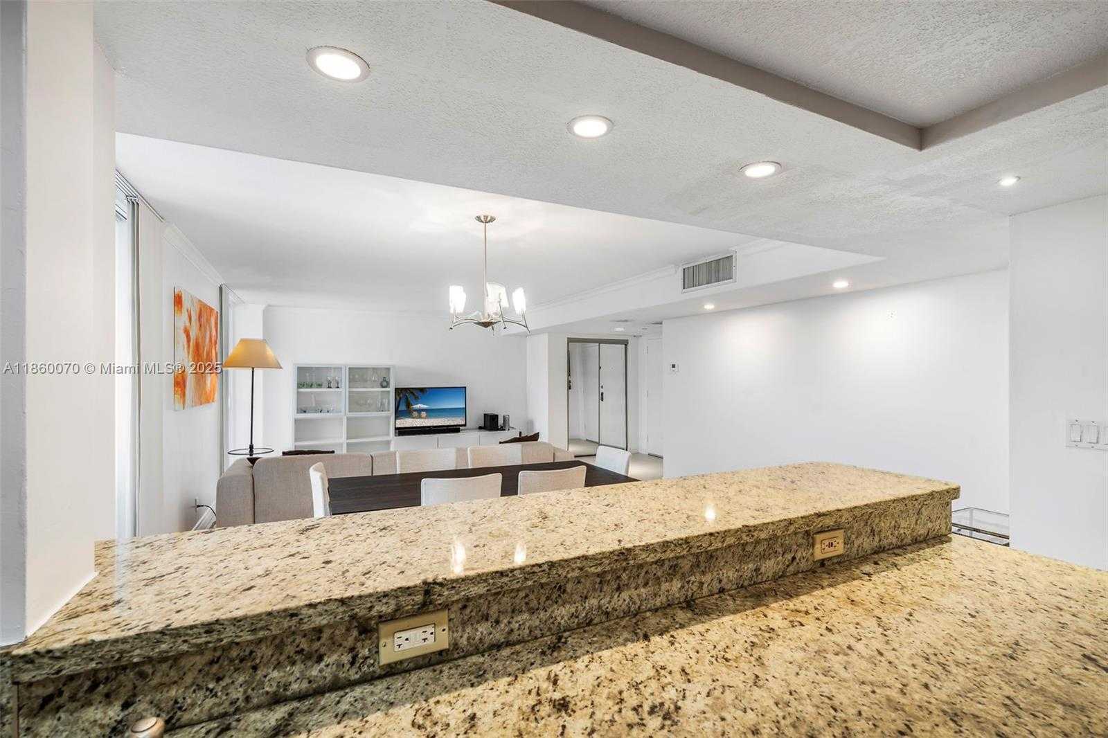 Small Image of 2401 COLLINS AVE #1808, Miami Beach Number 8