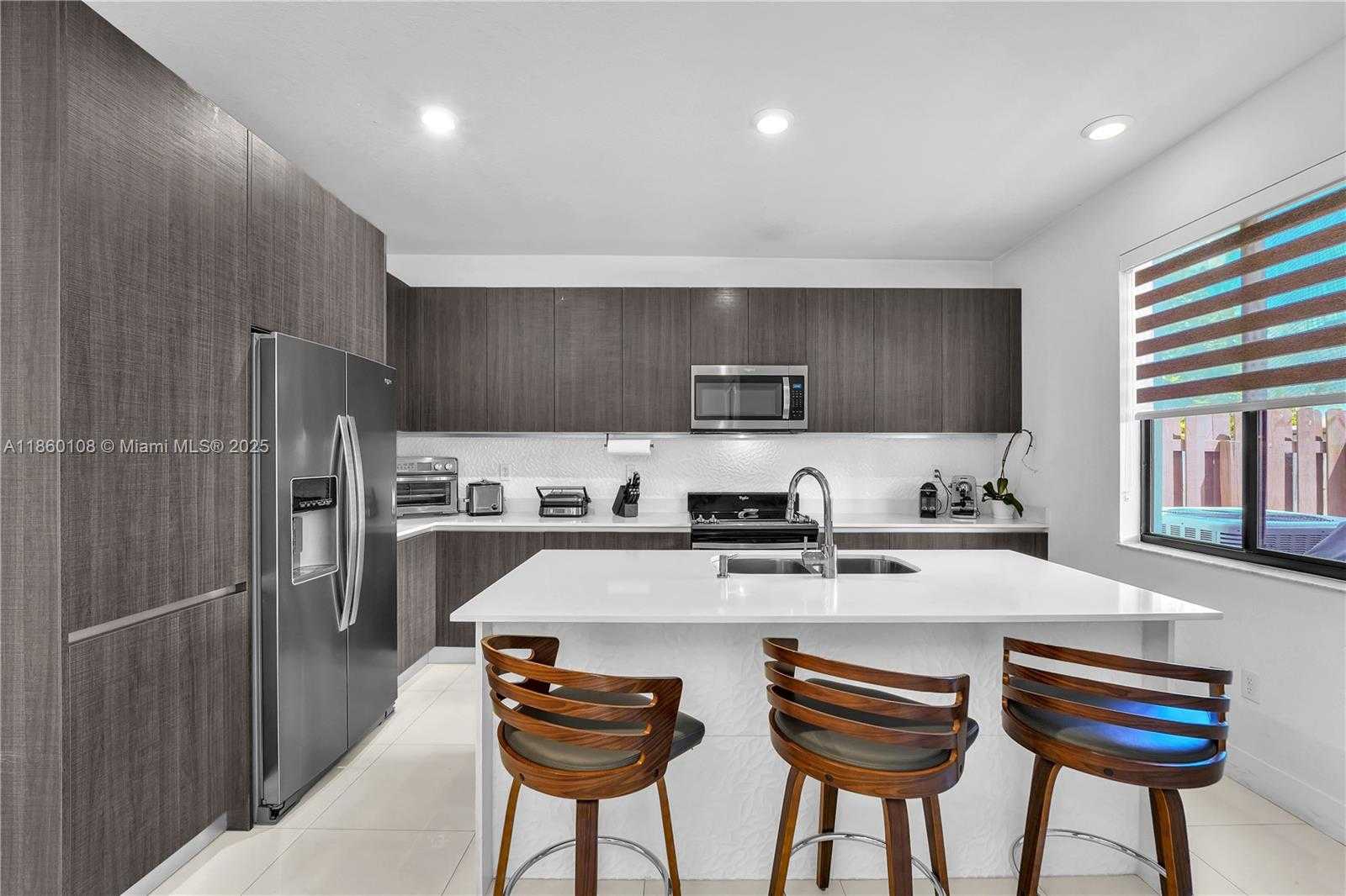 Small Image of 487 SOUTH WEST 91ST AVE, Miami Number 10