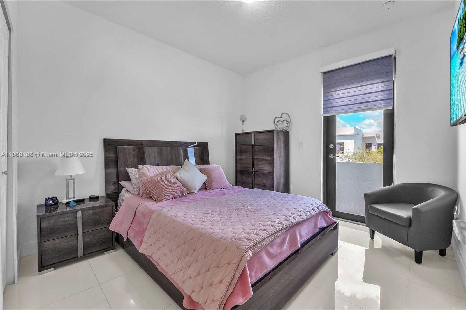 Small Image of 487 SOUTH WEST 91ST AVE, Miami Number 24
