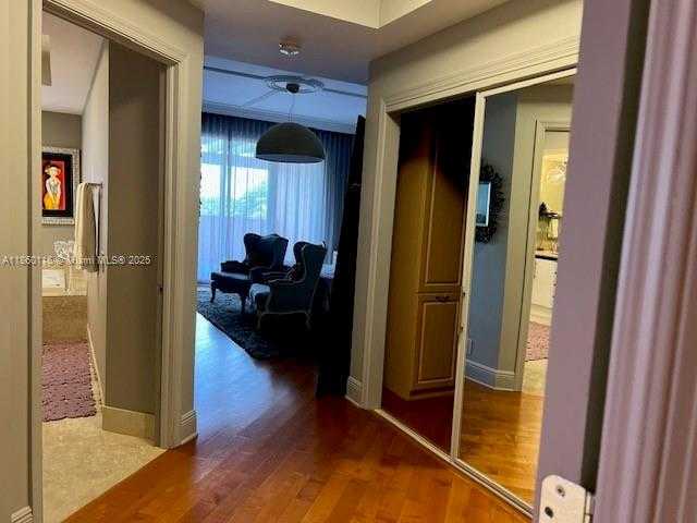 Small Image of 10 EDGEWATER DR #4H, Coral Gables Number 15