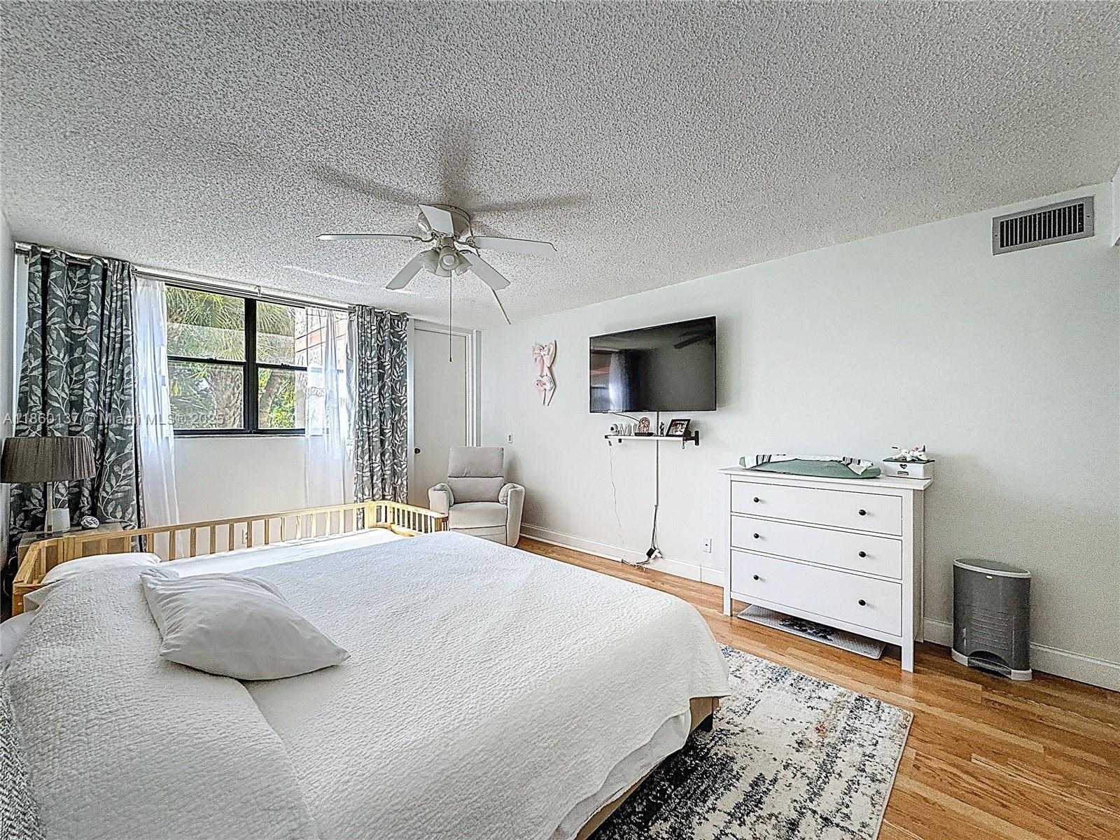Small Image of 16475 GOLF CLUB RD #202, Weston Number 19