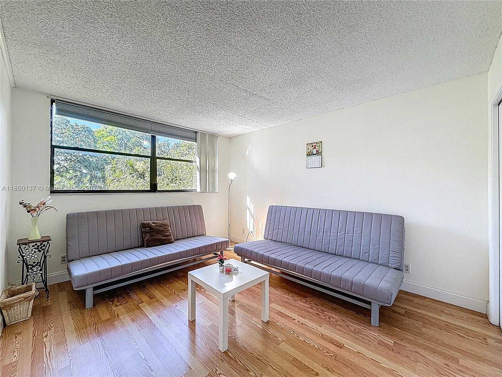 Small Image of 16475 GOLF CLUB RD #202, Weston Number 22
