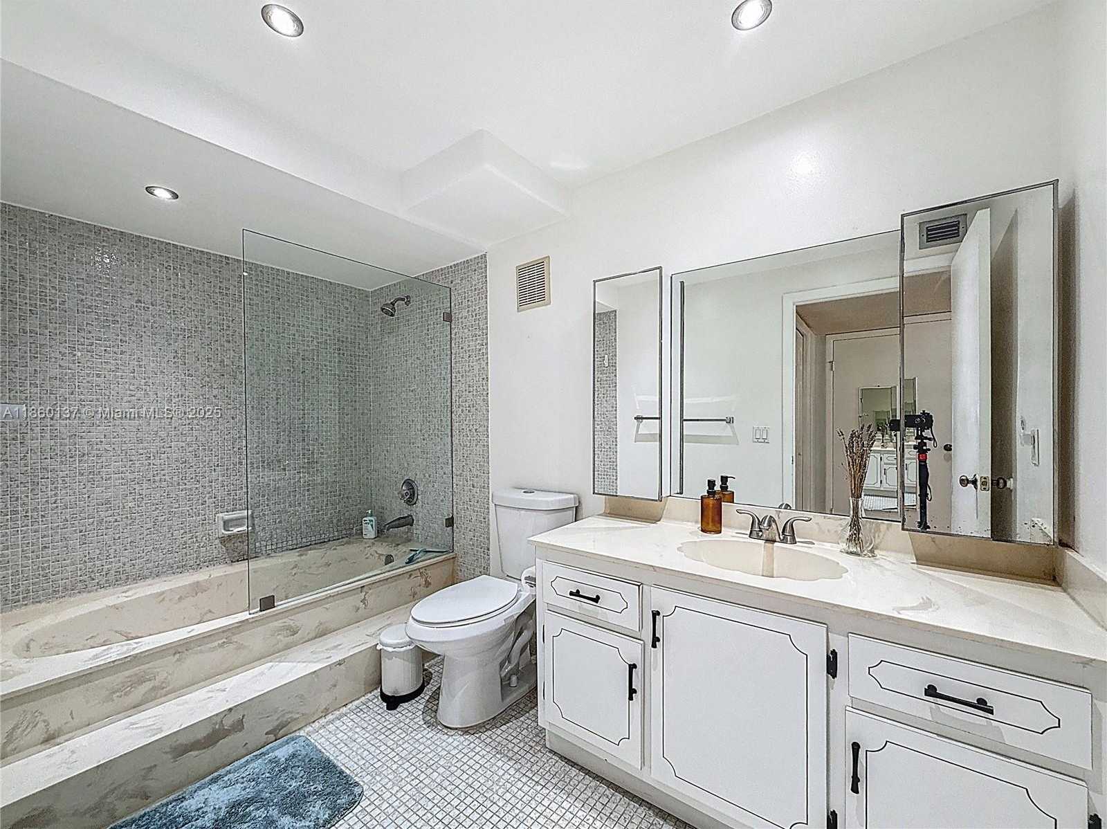 Small Image of 16475 GOLF CLUB RD #202, Weston Number 25