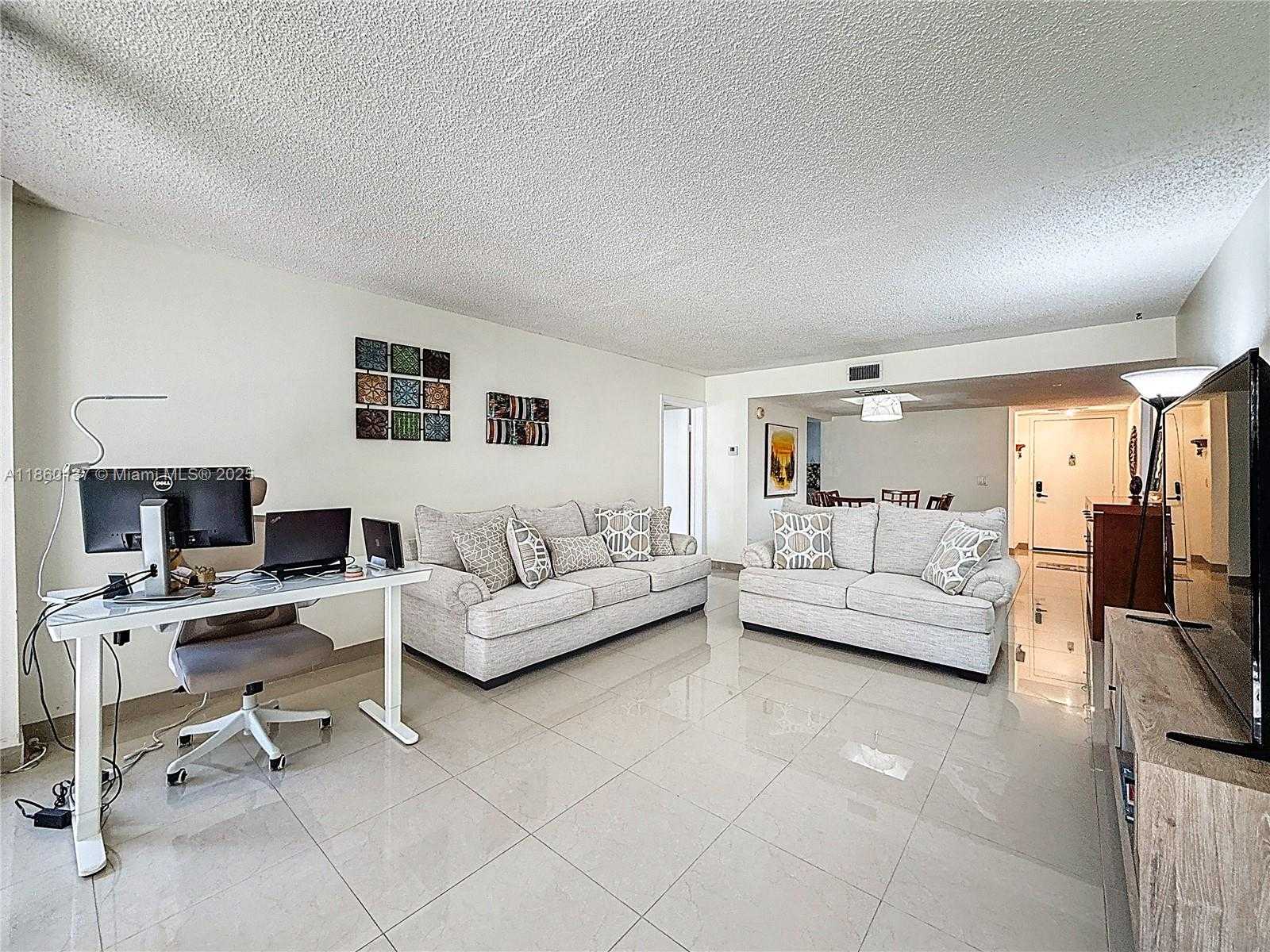 Small Image of 16475 GOLF CLUB RD #202, Weston Number 7