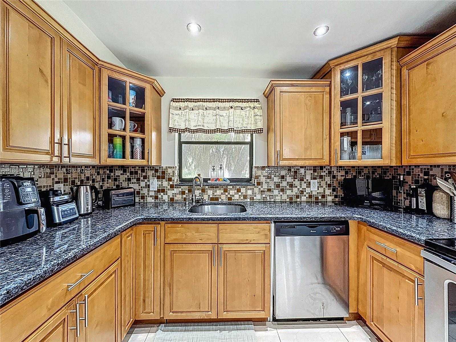 Small Image of 16475 GOLF CLUB RD #202, Weston Number 8