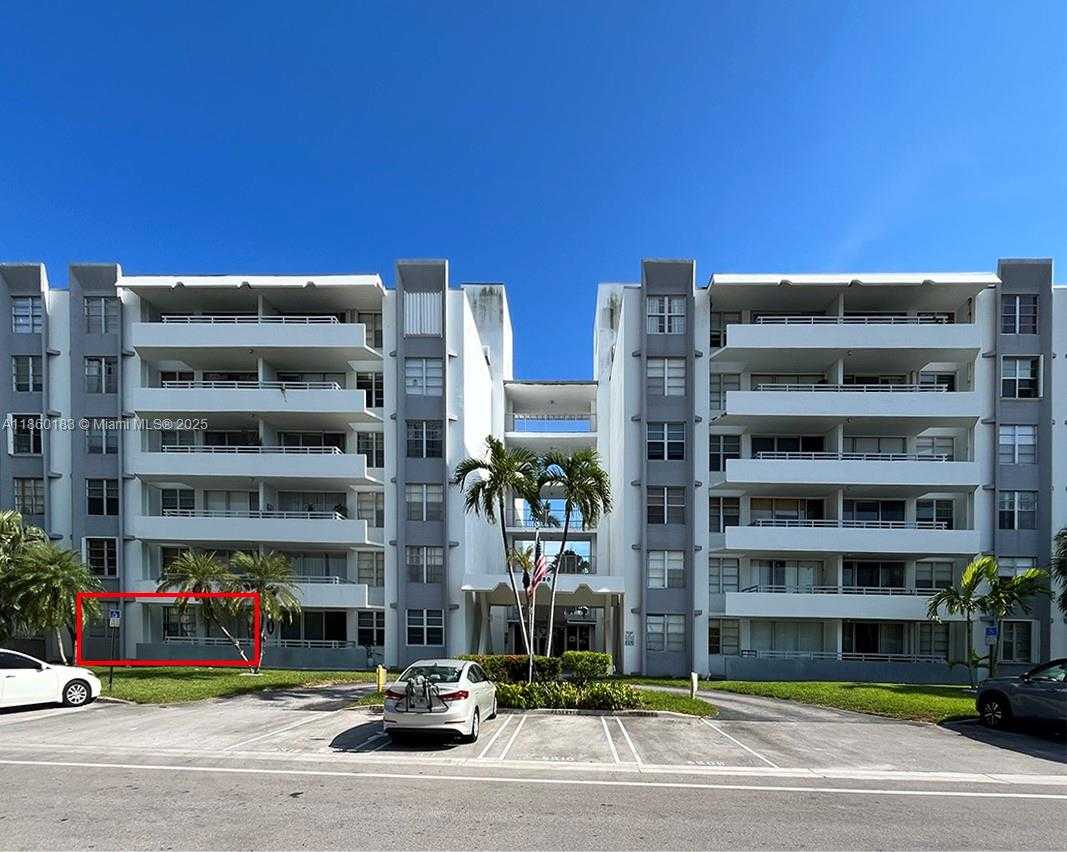 Small Image of 1080 94TH ST #105, Bay Harbor Islands Number 2
