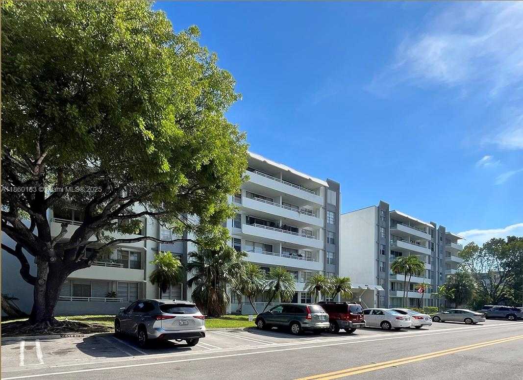 Small Image of 1080 94TH ST #105, Bay Harbor Islands Number 3