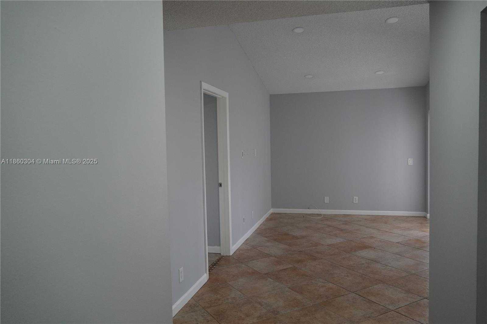 Small Image of 1514 SPRINGSIDE DR, Weston Number 7