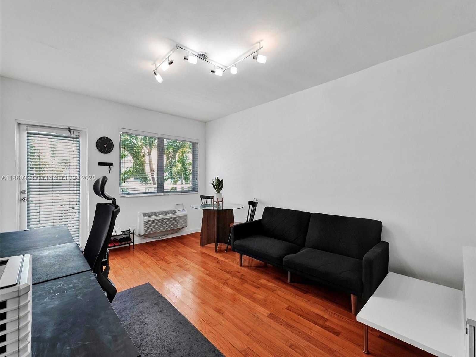 Small Image of 745 13TH ST #14, Miami Beach Number 1