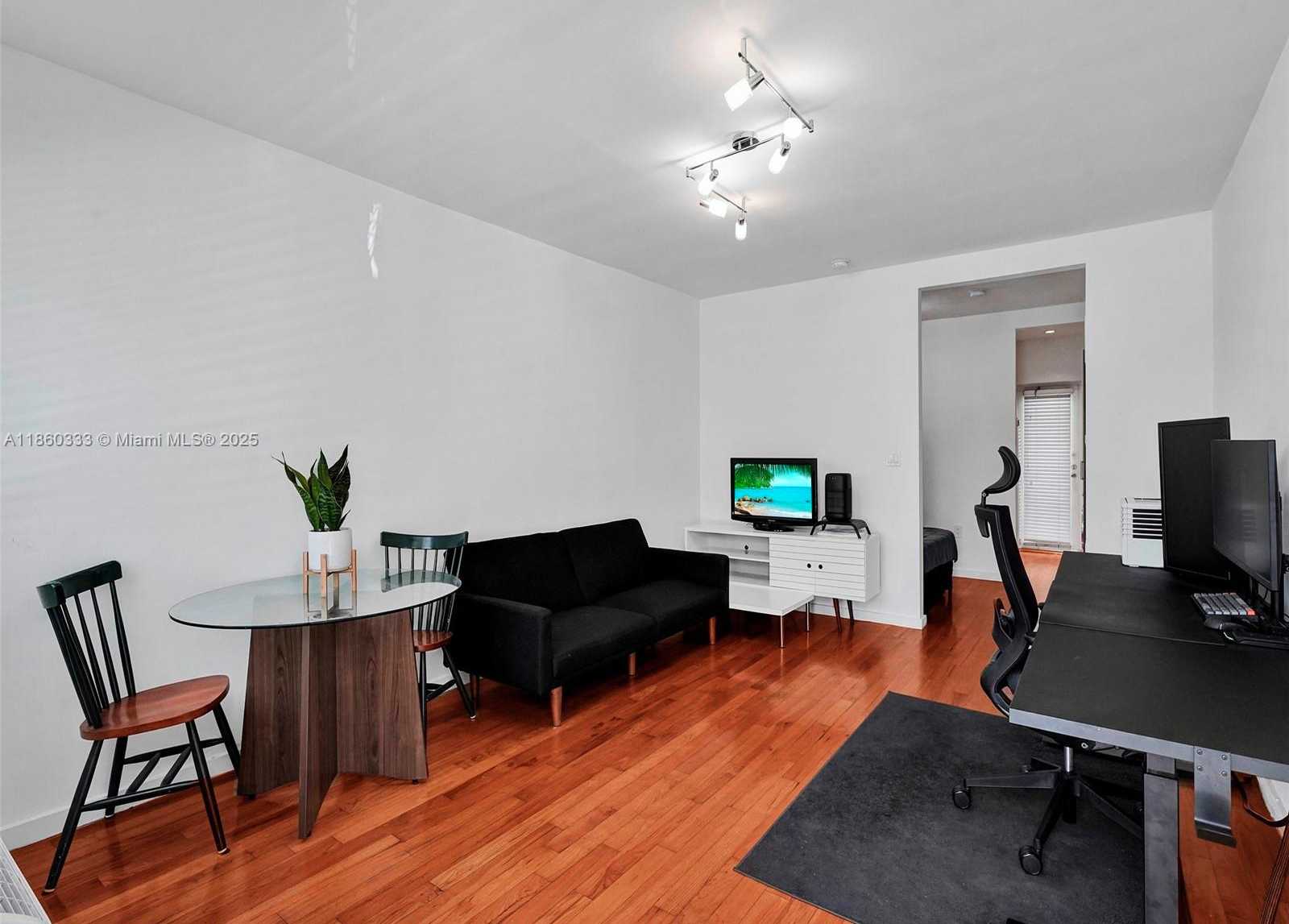 Small Image of 745 13TH ST #14, Miami Beach Number 2