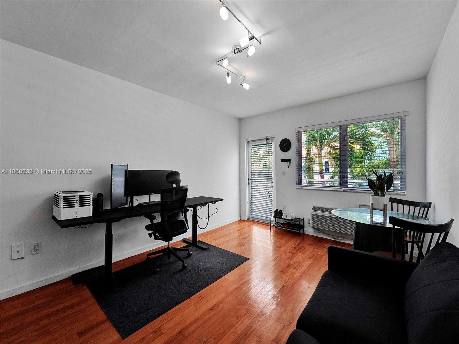 Small Image of 745 13TH ST #14, Miami Beach Number 4