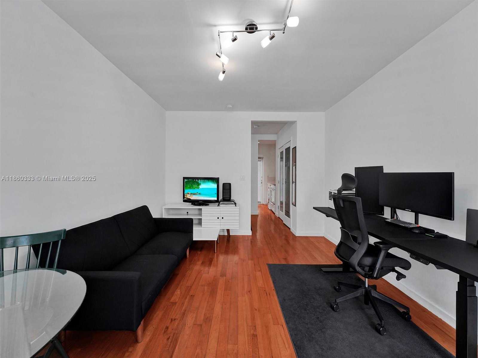 Small Image of 745 13TH ST #14, Miami Beach Number 5