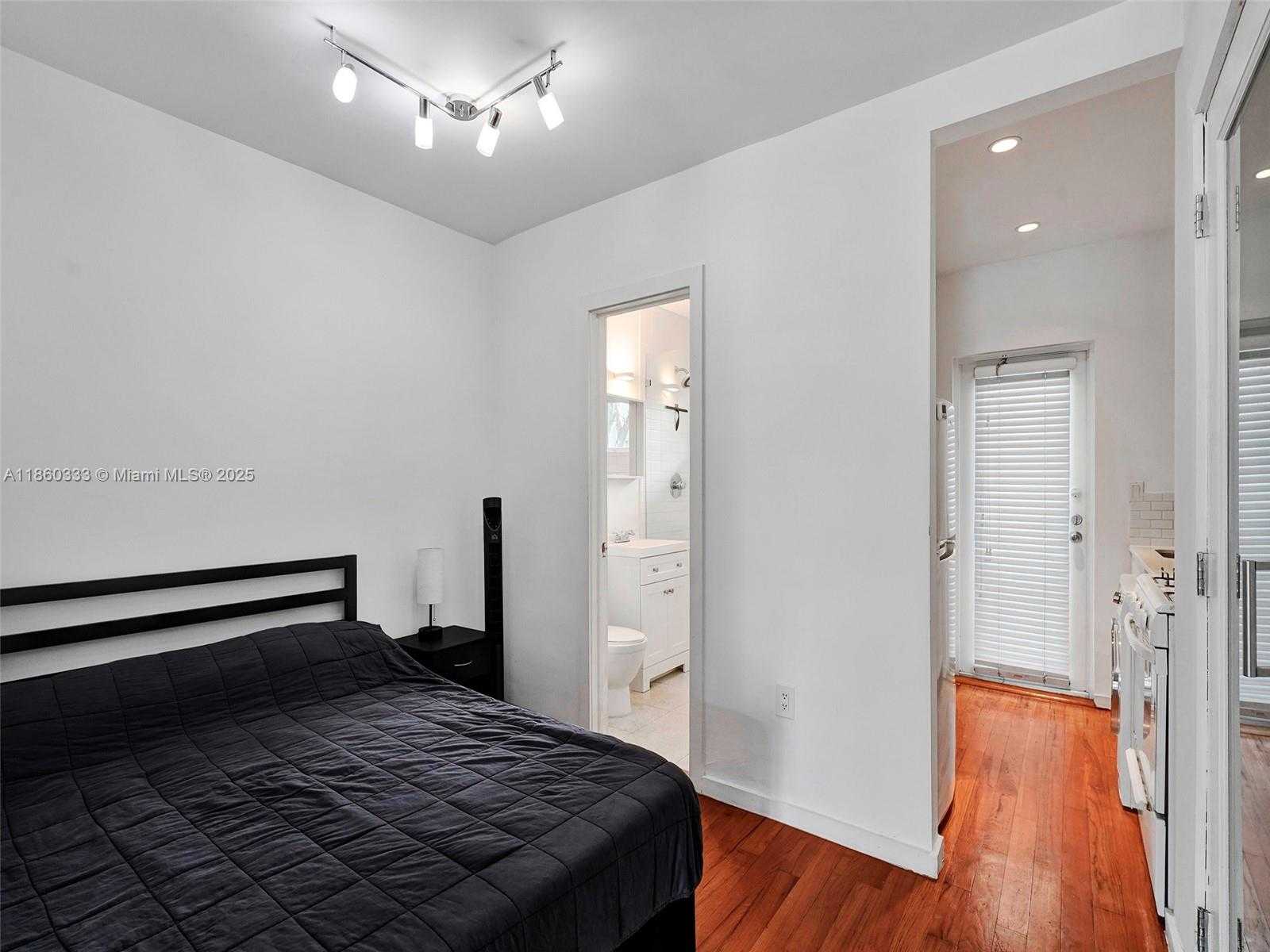 Small Image of 745 13TH ST #14, Miami Beach Number 7