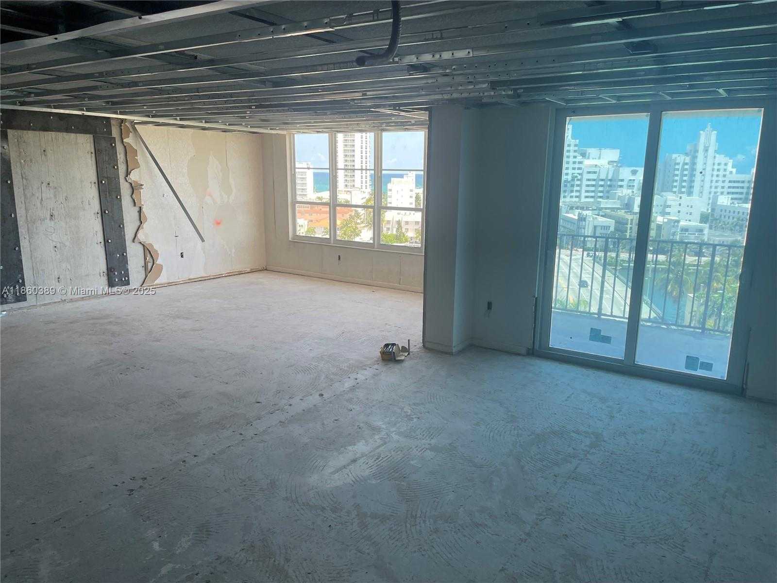 Small Image of 4101 PINE TREE DR #926,925, Miami Beach Number 12