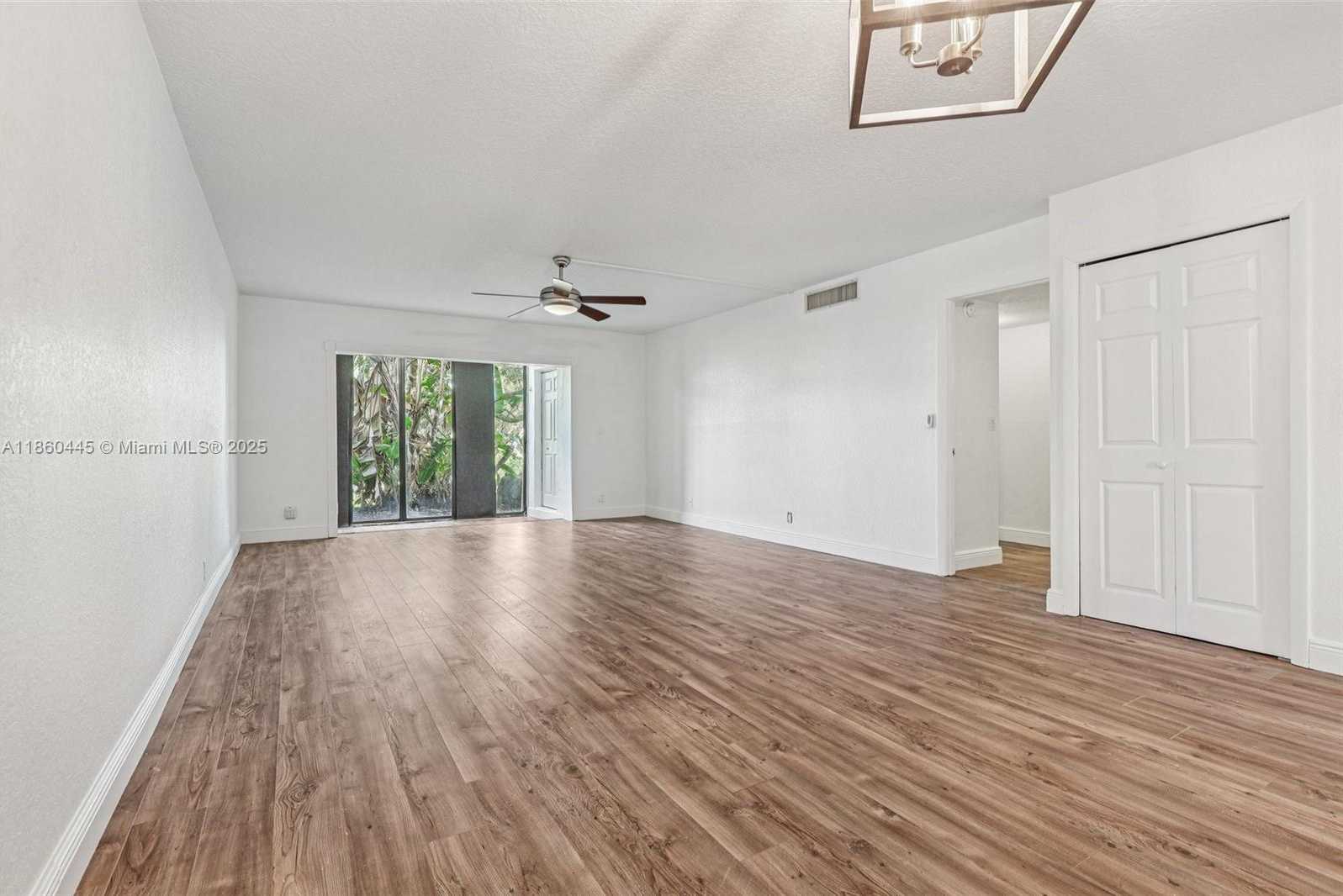 Small Image of 195 LAKEVIEW DR #105, Weston Number 10