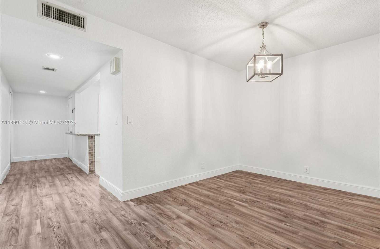 Small Image of 195 LAKEVIEW DR #105, Weston Number 12